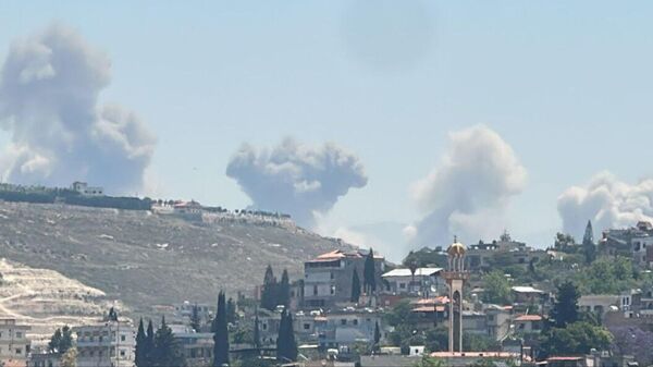 الجيش الإسرائيلي يهاجم موقعًا لحزب الله اللبناني في منطقة جبل البوفور جنوب لبنان - سبوتنيك عربي