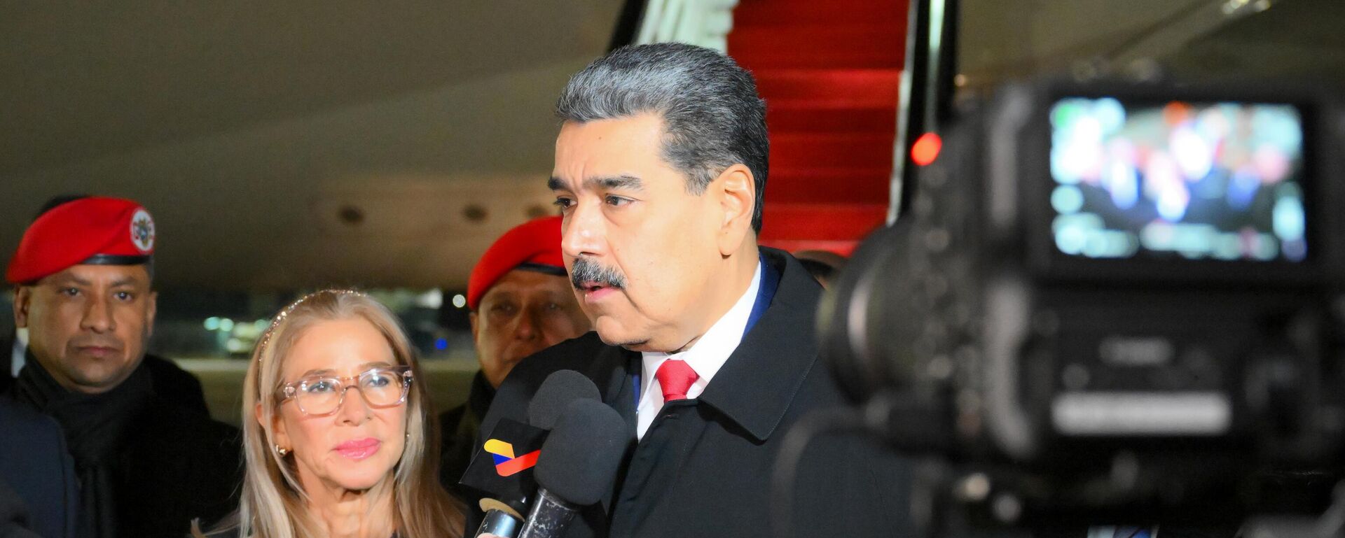 وصول الرئيس الفنزويلي، نيكولاس مادورو، وزوجته سيليا فلوريس، إلى موسكو للمشاركة في الاحتفالات بالذكرى الثمانين للنصر - سبوتنيك عربي, 1920, 01.09.2025