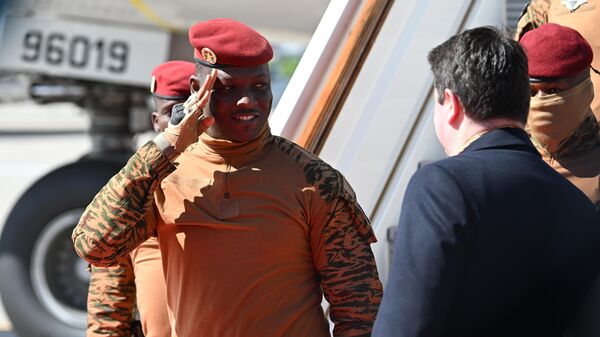 وصول رئيس بوركينا فاسو، إبراهيم تراوري، إلى موسكو للمشاركة في الاحتفالات بالذكرى الثمانين للنصر. - سبوتنيك عربي