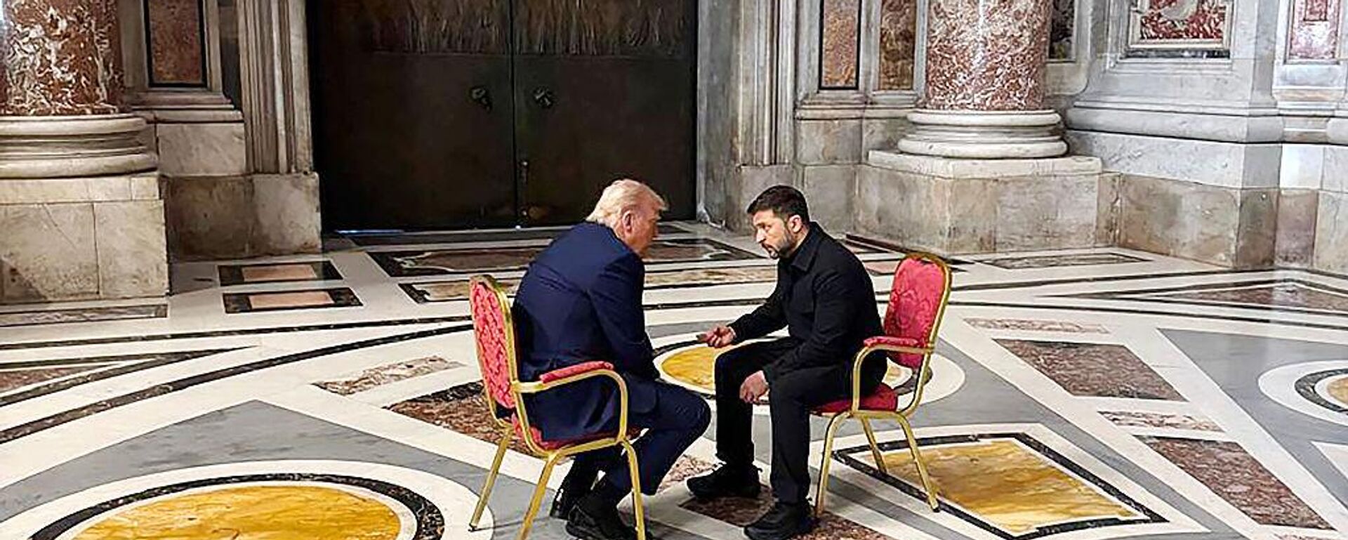 الرئيس الأمريكي دونالد ترامب وفلاديمير زيلينسكي - سبوتنيك عربي, 1920, 08.05.2025