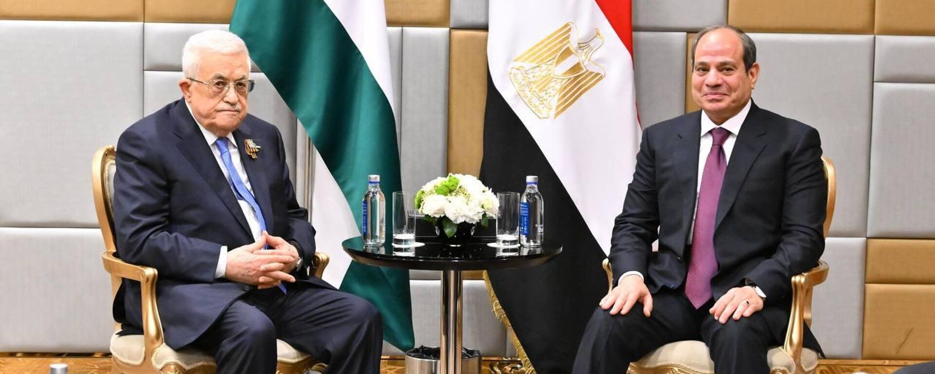 الرئيس المصري، عبد الفتاح السيسي، يلتقي بنظيره الفلسطيني، محمود عباس، بموسكو، على هامش الاحتفالات بيوم النصر بالعاصمة الروسية، 9 مايو/ أيار 2025 - سبوتنيك عربي, 1920, 09.05.2025