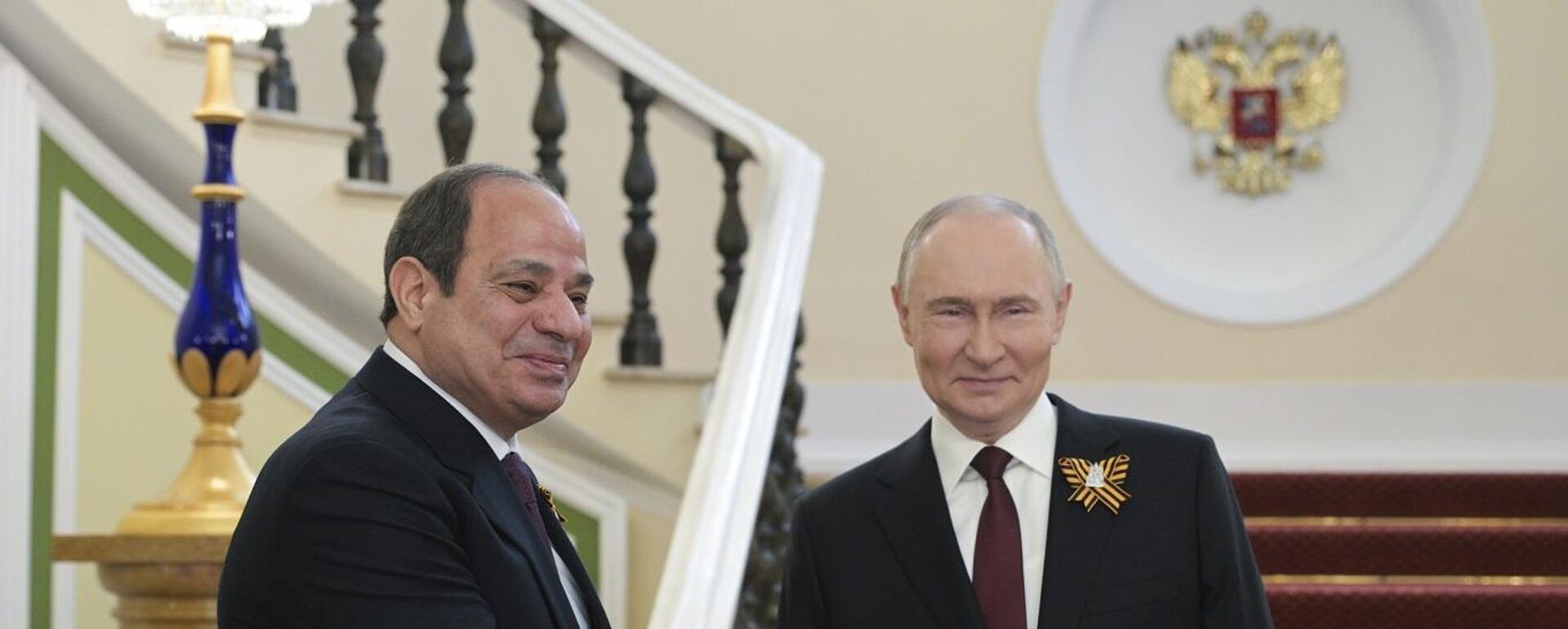 الرئيس الروسي، فلاديمير بوتين، يستقبل نظيره المصري، عبد الفتاح السيسي، خلال لقائهما قبل العرض العسكري بمناسبة يوم النصر في موسكو، روسيا، 9 مايو/ أيار 2025 - سبوتنيك عربي, 1920, 12.05.2025