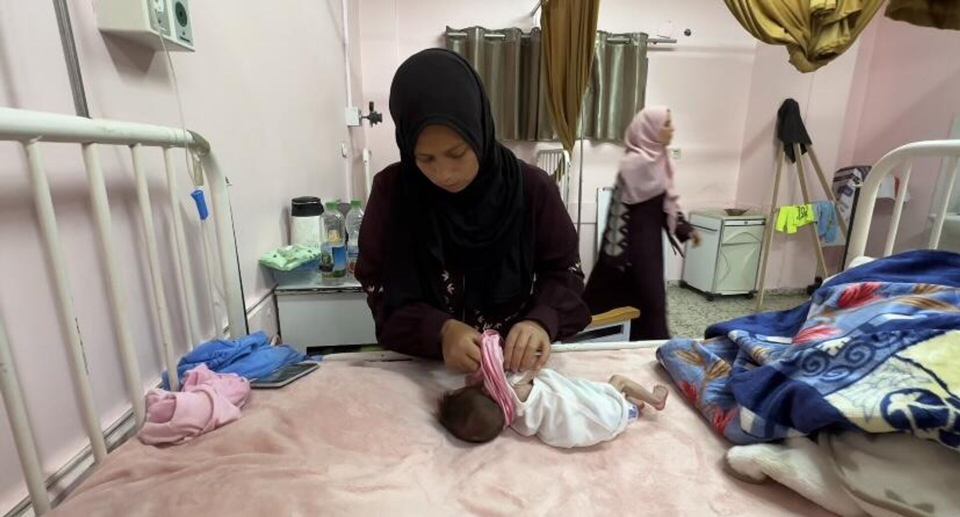 سوء التغذية يهدد حياة آلاف الأطفال  في غزة - سبوتنيك عربي, 1920, 12.05.2025