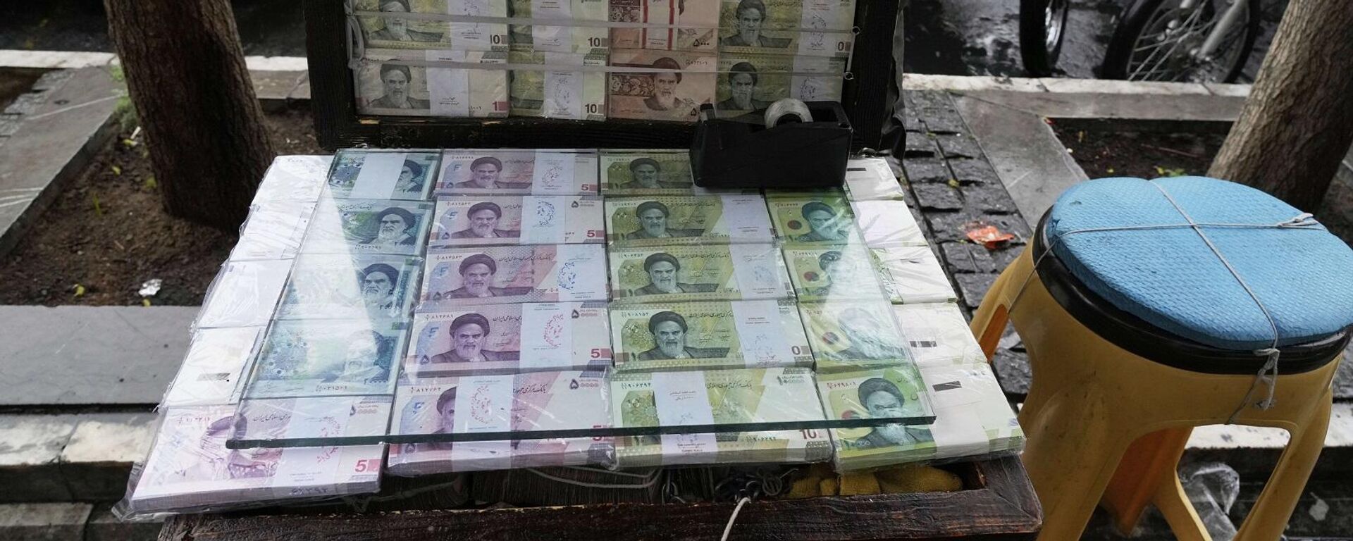 أوراق نقدية إيرانية - سبوتنيك عربي, 1920, 12.05.2025