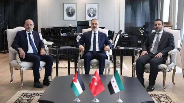 صورة تجمع وزراء خارجية تركيا والأردن وسوريا في االعاصمة التركية أنقرة  - سبوتنيك عربي