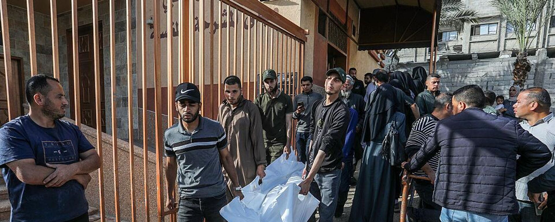 مستشفى ناصر بقطاع غزة - سبوتنيك عربي, 1920, 13.05.2025