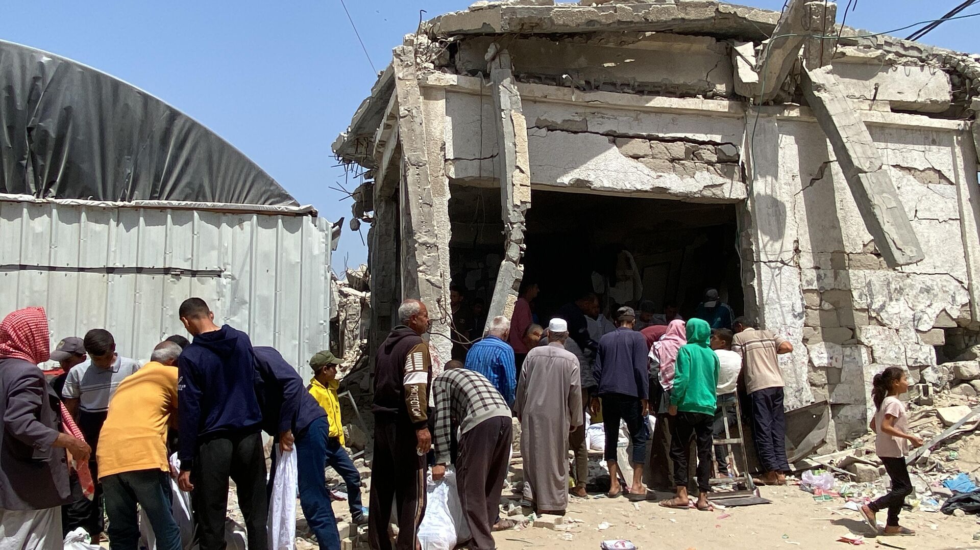 طحن البقوليات بدلا من الدقيق لصنع الخبز في غزة - سبوتنيك عربي, 1920, 13.05.2025