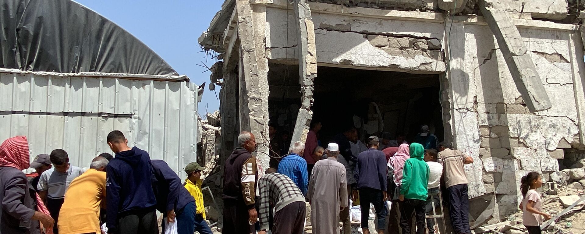 طحن البقوليات بدلا من الدقيق لصنع الخبز في غزة - سبوتنيك عربي, 1920, 23.05.2025