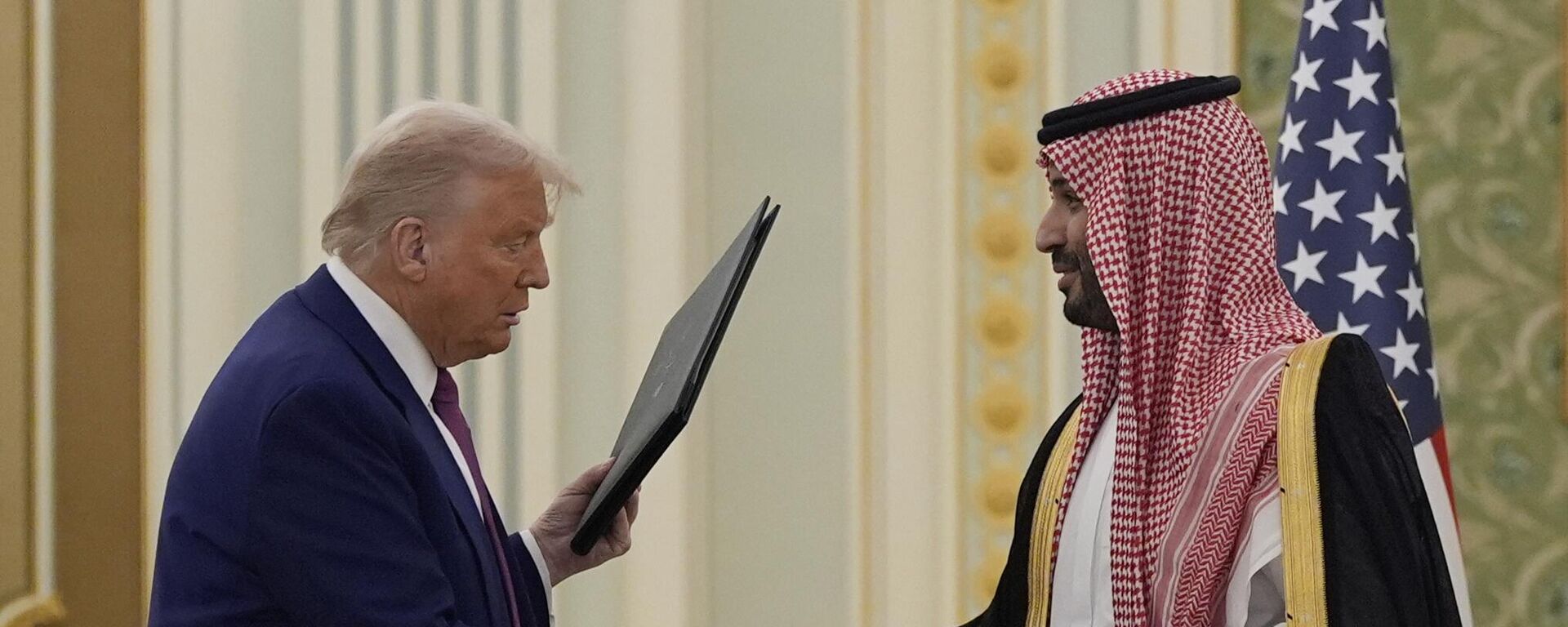  الرئيس الأمريكي دونالد ترامب، مع ولي العهد السعودي محمد بن سلمان - سبوتنيك عربي, 1920, 17.05.2025