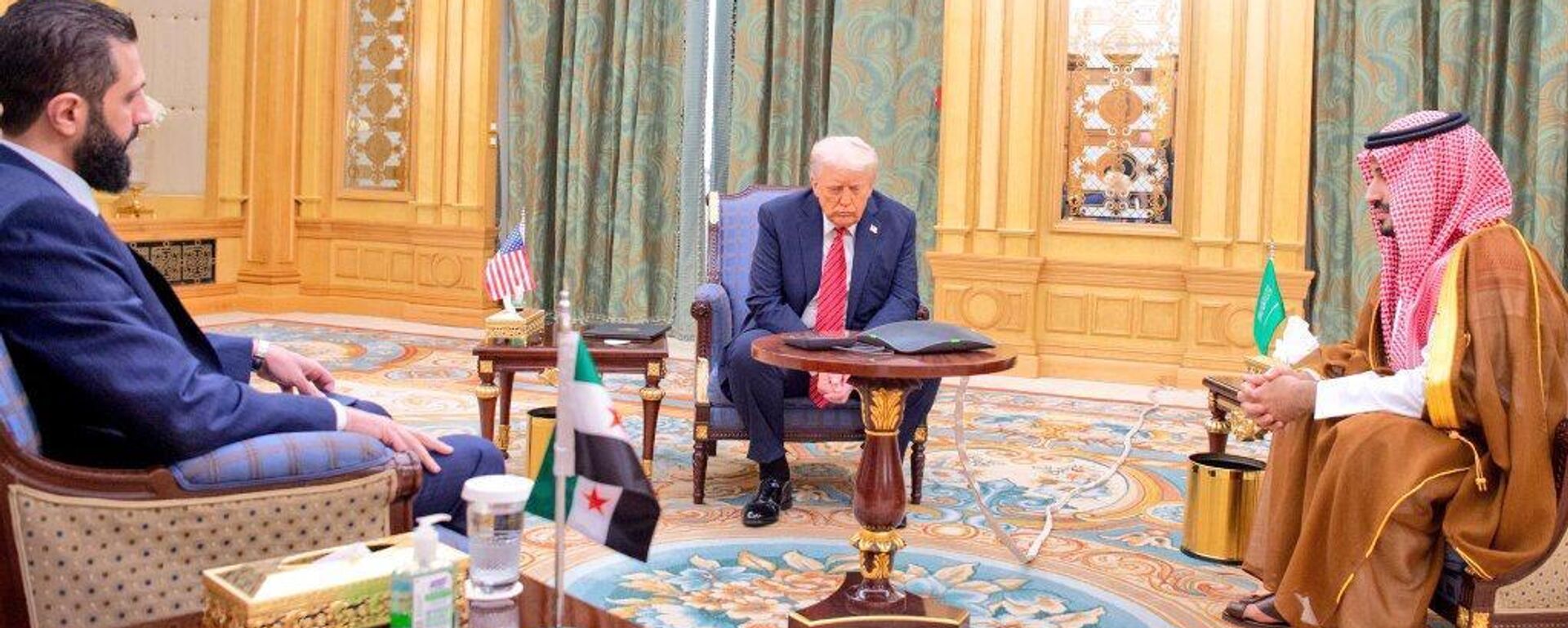 لقاء الرئيس الأمريكي دونالد ترامب والرئيس السوري الانتقالي أحمد الشرع في ضيافة ولي العهد السعودي الأمير محمد بن سلمان - سبوتنيك عربي, 1920, 18.05.2025