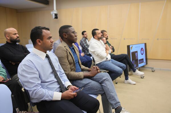 سبوتنيك تنظم ورشة عمل حول أساليب استثمار الذكاء الاصطناعي في مجال الإعلام بمشاركة عدد من الصحفيين العرب  - سبوتنيك عربي