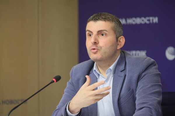 سبوتنيك تنظم ورشة عمل حول أساليب استثمار الذكاء الاصطناعي في مجال الإعلام بمشاركة عدد من الصحفيين العرب  - سبوتنيك عربي