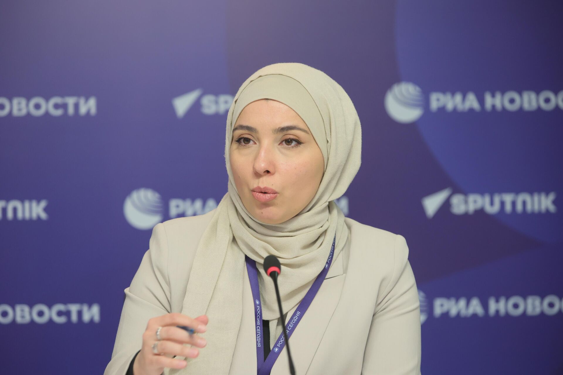 سبوتنيك تنظم ورشة عمل حول أساليب استثمار الذكاء الاصطناعي في مجال الإعلام بمشاركة عدد من الصحفيين العرب  - سبوتنيك عربي, 1920, 14.05.2025