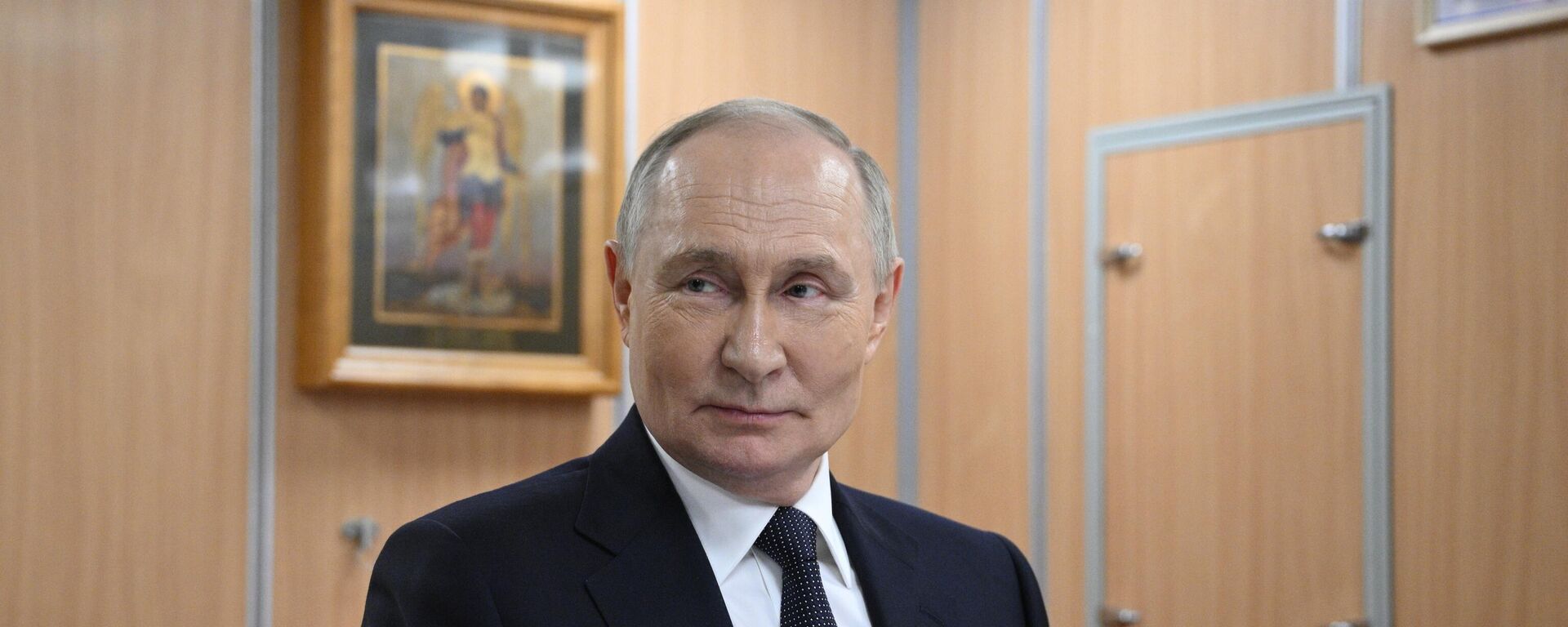 الرئيس بوتين يجري محادثات مع رئيس الوزراء الماليزي - سبوتنيك عربي, 1920, 14.05.2025