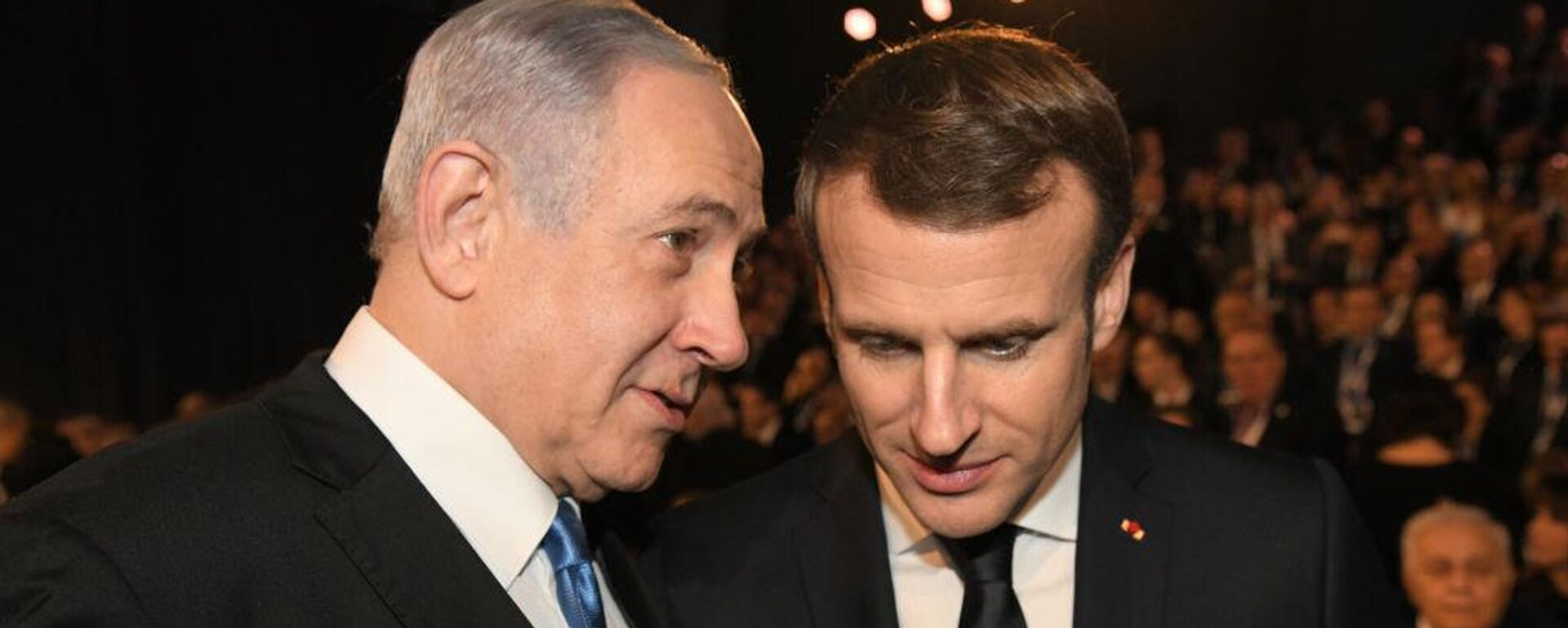 رئيس الوزراء الإسرائيلي بنيامين نتنياهو بجانب الرئيس الفرنسي إيمانويل ماكرون - سبوتنيك عربي, 1920, 14.05.2025