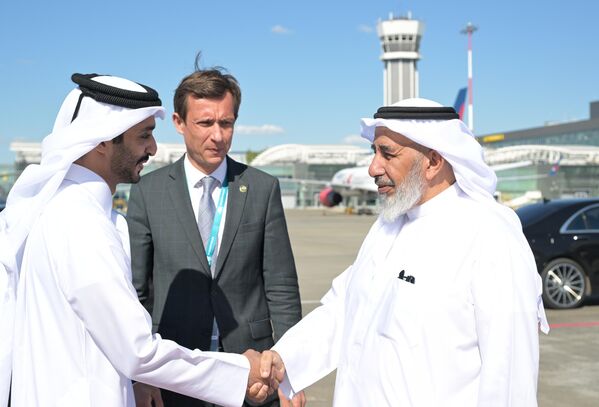  وصول وزير الأوقاف والشؤون الإسلامية القطري غانم بن شاهين بن غانم الغانم،  ووزير التنمية الرقمية للإدارة العامة وتكنولوجيا المعلومات والاتصالات في جمهورية تتارستان آيرات خيرالين. - سبوتنيك عربي