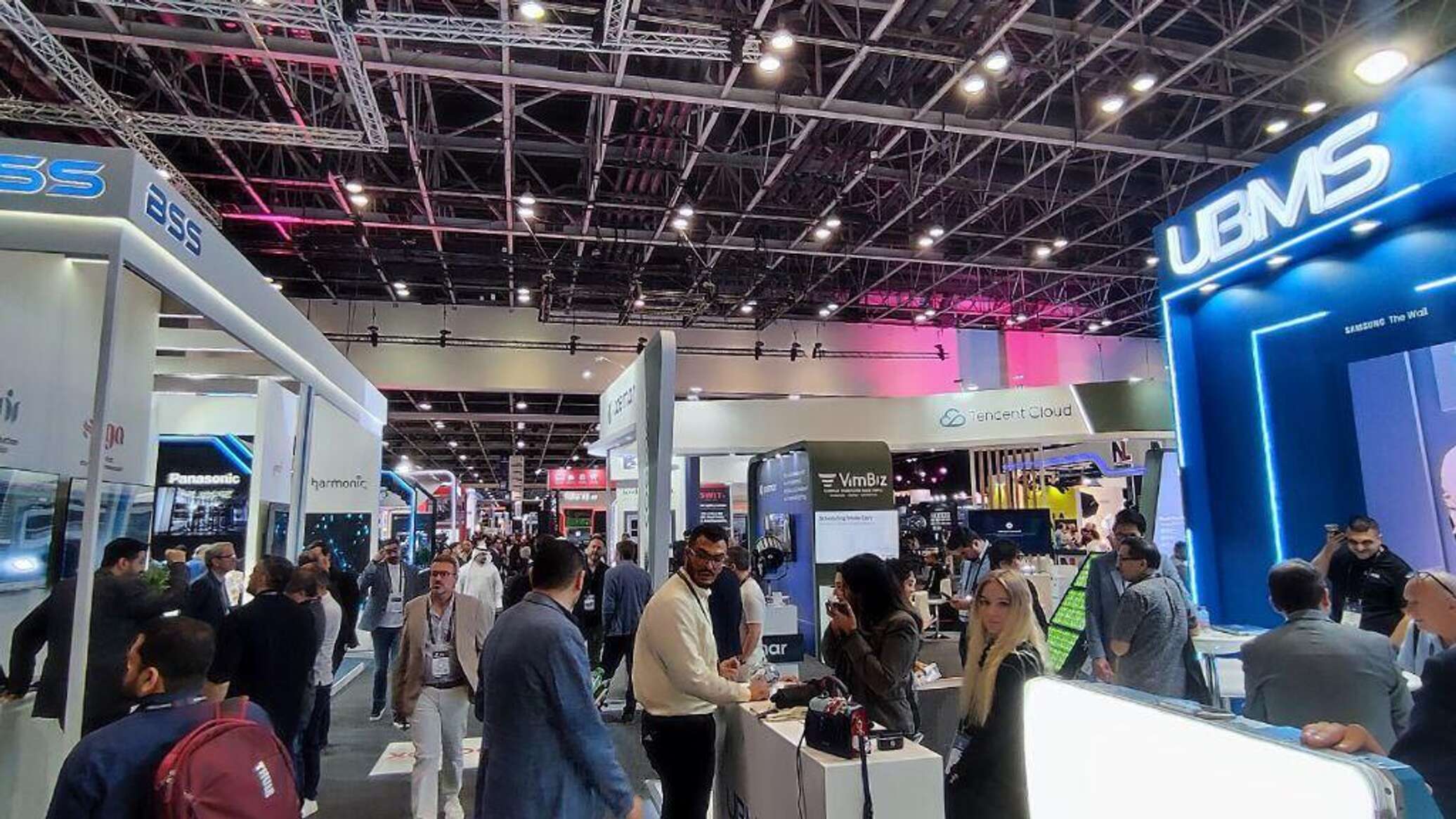 عدسة "سبوتنيك" ترصد اليوم الأخير من فعاليات مؤتمري "سات إكسبو الشرق الأوسط" و"كابسات"