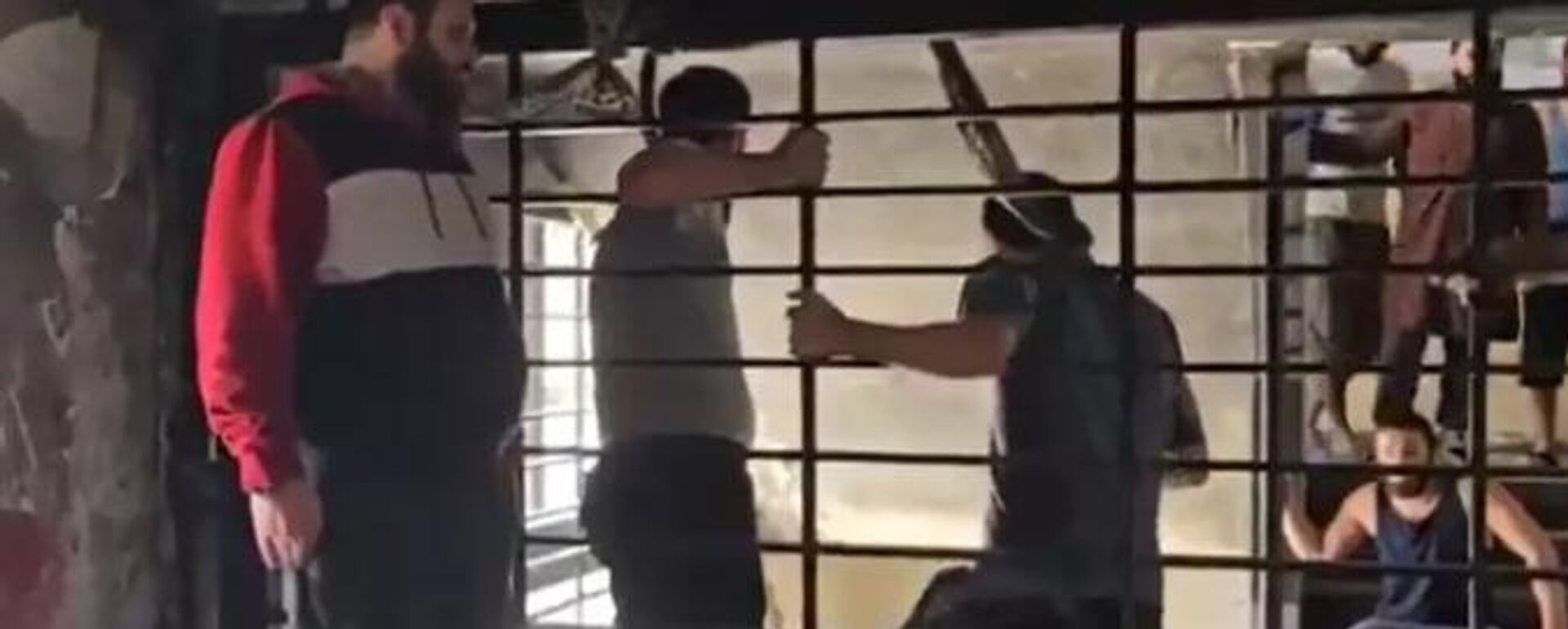 أعمال شغب في سجن روميه في لبنان - سبوتنيك عربي, 1920, 14.10.2025