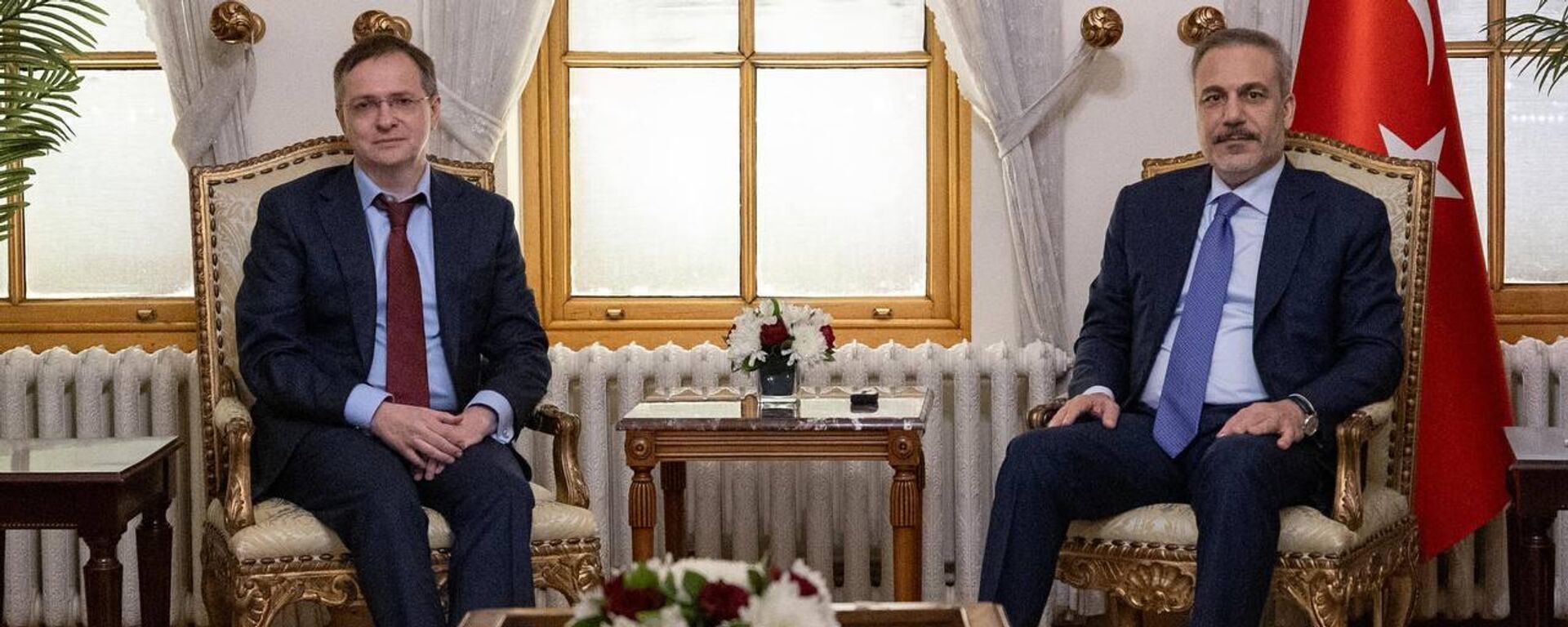 وزير الخارجية التركي، هاكان فيدان، ورئيس الوفد الروسي المفاوض فلاديمير ميدينسكي - سبوتنيك عربي, 1920, 15.05.2025