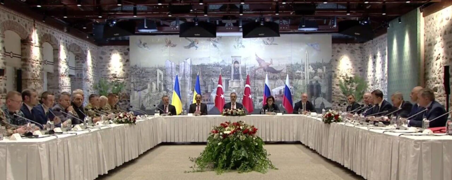 اجتماع الوفود الروسية والتركية والأوكرانية في اسطنبول  - سبوتنيك عربي, 1920, 16.05.2025