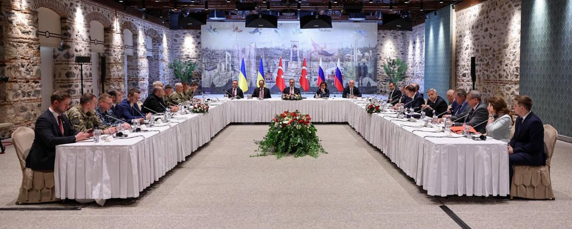 اجتماع الوفود دول روسيا وتركيا وأوكرانيا في اسطنبول - سبوتنيك عربي, 1920, 01.06.2025