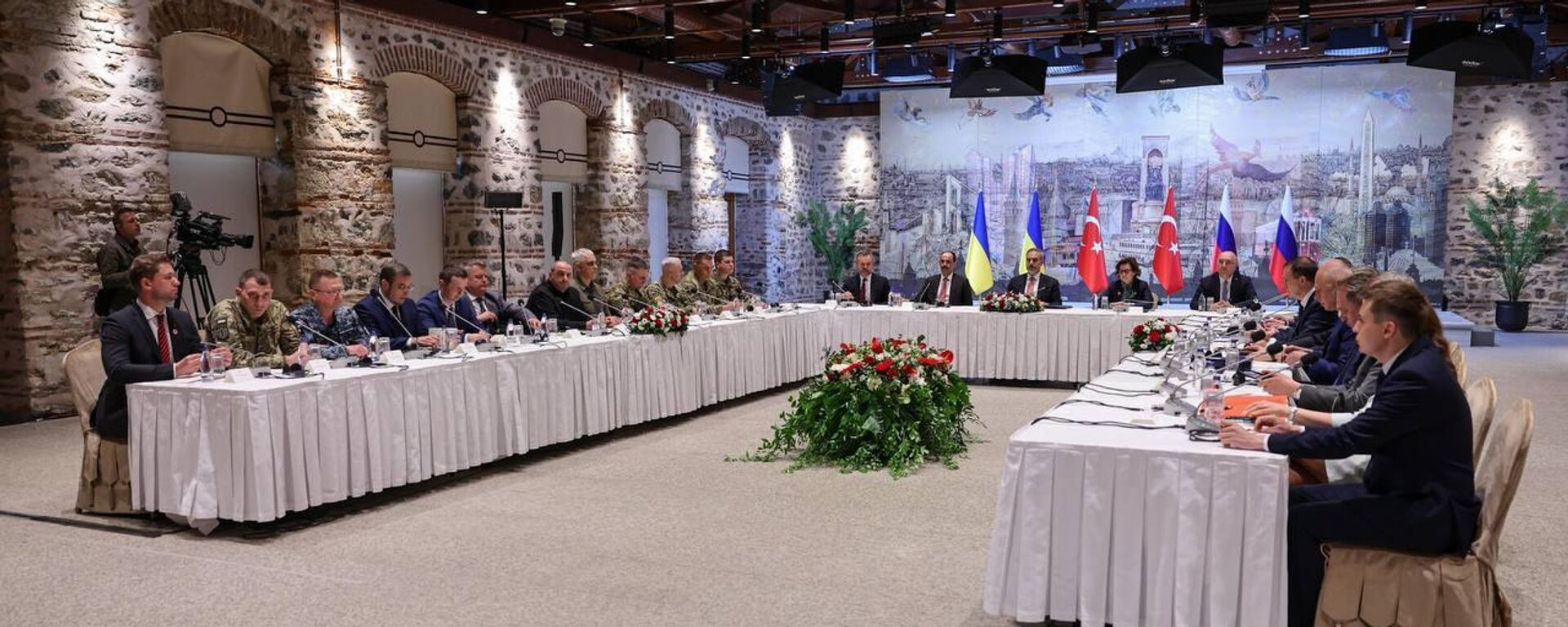 اجتماع الوفود دول روسيا وتركيا وأوكرانيا في اسطنبول - سبوتنيك عربي, 1920, 16.05.2025