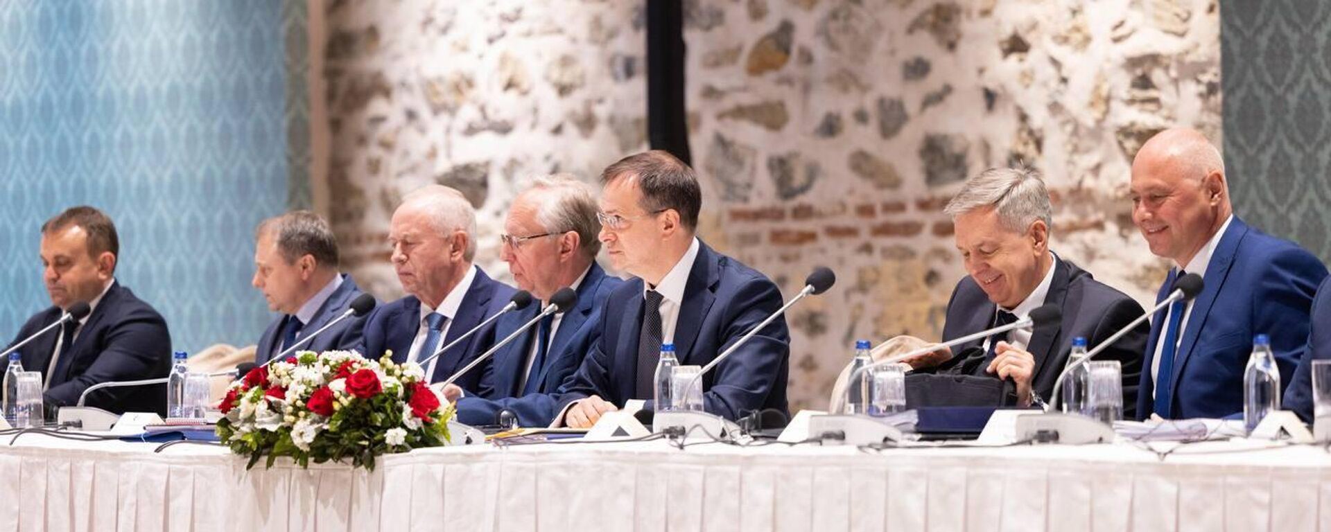 الوفد الروسي خلال المفاوضات الروسية الأوكرانية  - سبوتنيك عربي, 1920, 16.05.2025