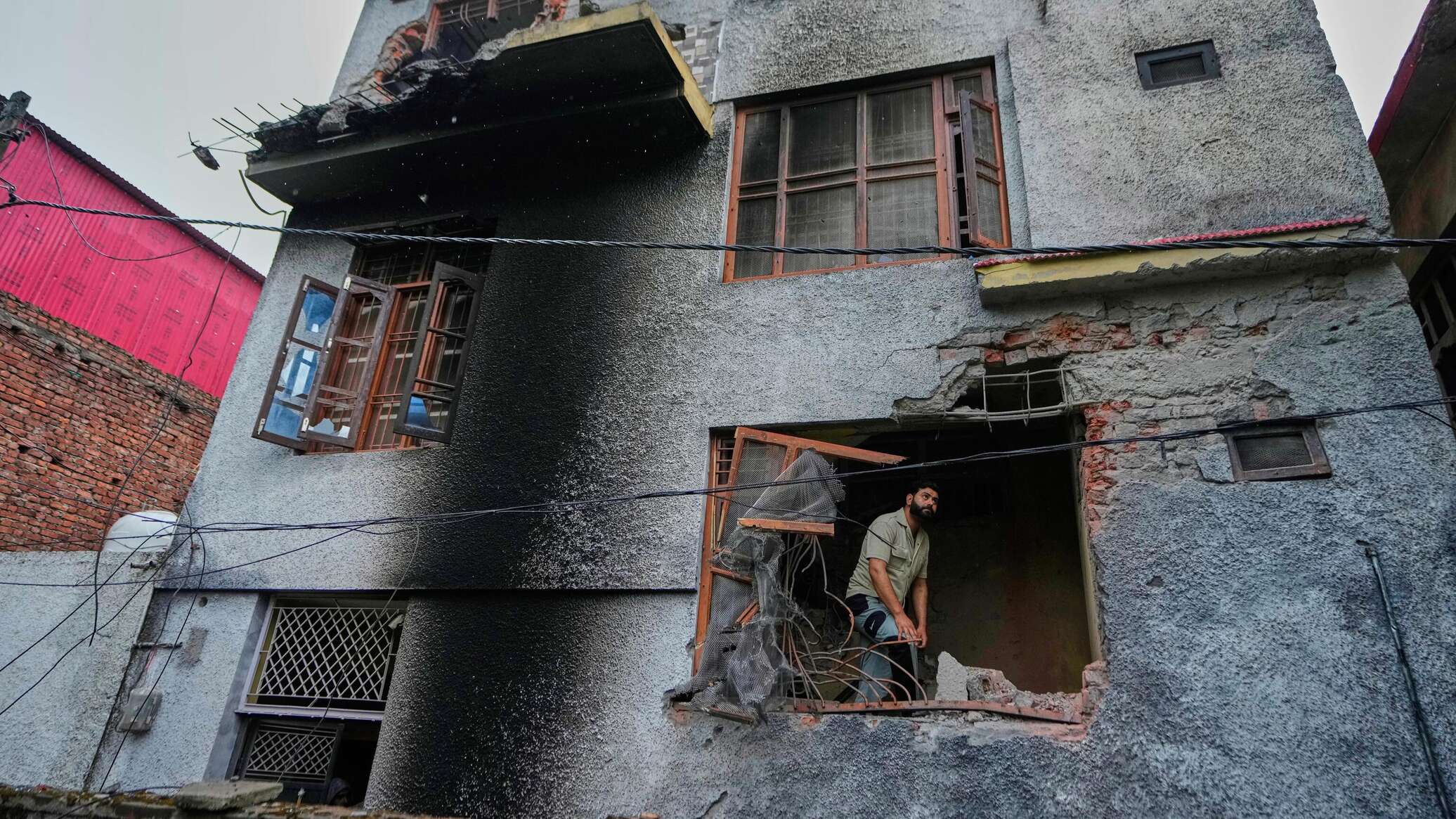 مقتل 7 وإصابة 27 في انفجار بمركز شرطة في كشمير الهندية