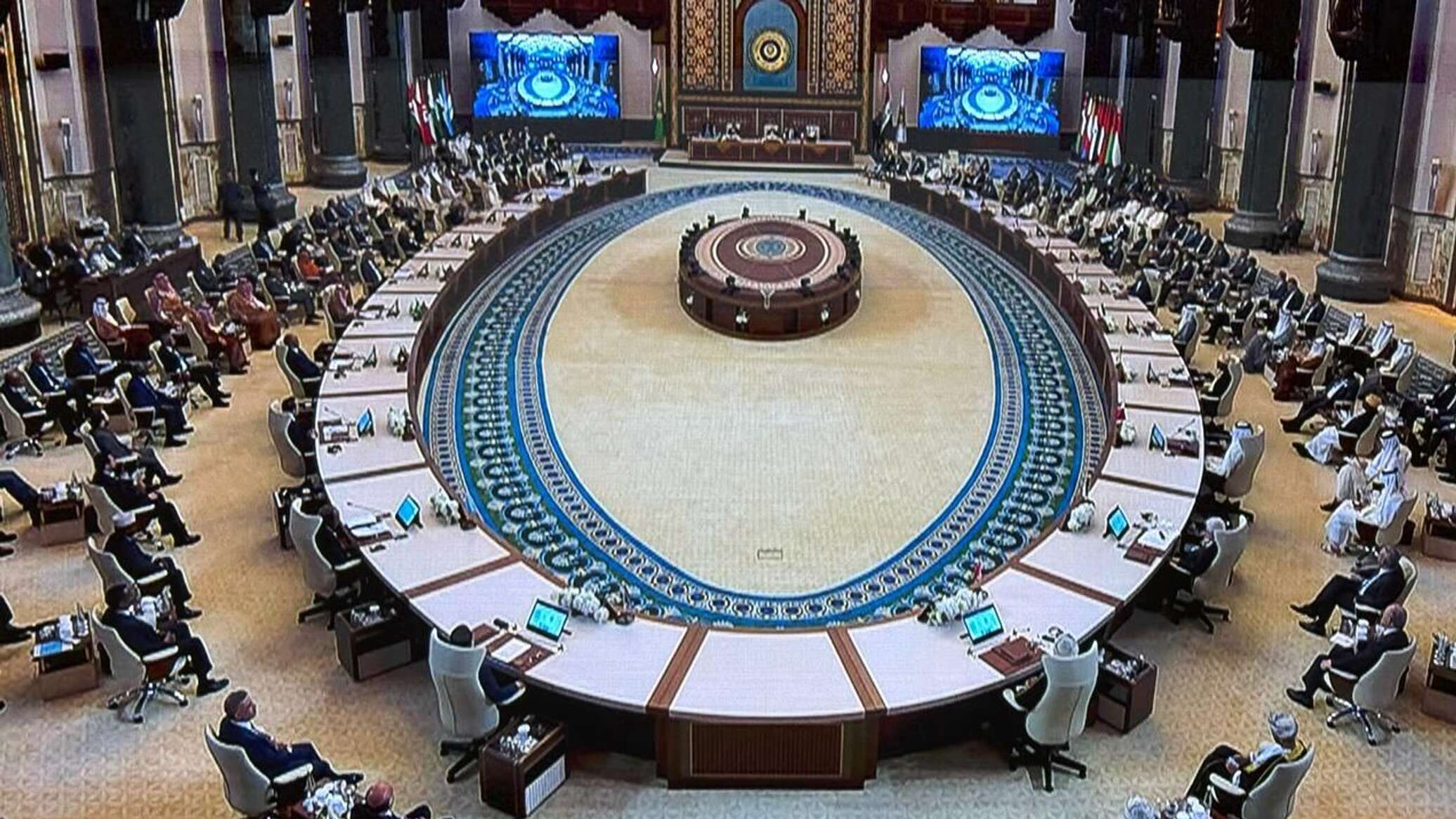 السوداني: قدمنا مبادرات مهمة بشأن التحول الرقمي أثناء القمة العربية
