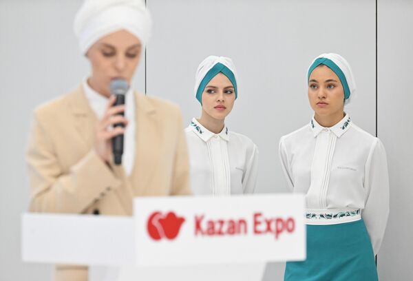 مشاركات خلال أعمال المنتدى الاقتصادي الدولي السادس عشر &quot;روسيا - العالم الإسلامي: منتدى قازان 2025&quot; - سبوتنيك عربي