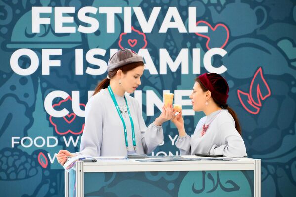 مشاركات خلال أعمال المنتدى الاقتصادي الدولي السادس عشر &quot;روسيا - العالم الإسلامي: منتدى قازان 2025&quot; - سبوتنيك عربي