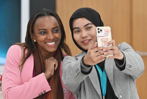 مشاركات خلال أعمال المنتدى الاقتصادي الدولي السادس عشر &quot;روسيا - العالم الإسلامي: منتدى قازان 2025&quot; - سبوتنيك عربي