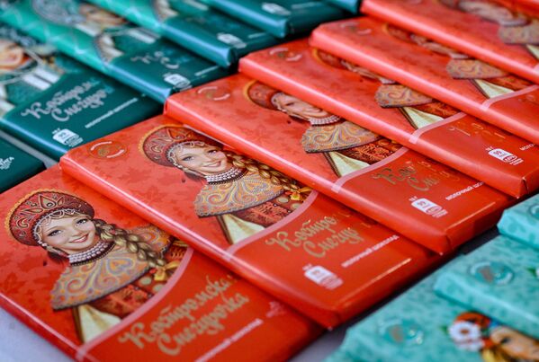 شوكولاتة من مصنع "ميرينغا" للحلويات في معرض "صنع في روسيا" الدولي للمبيعات عبر الإنترنت للعلامات التجارية الروسية، في حديقة "زارياديه" في موسكو - سبوتنيك عربي