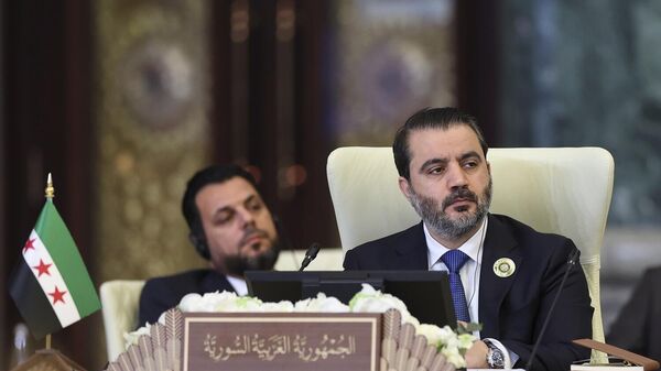 وزير الخارجية بالحكومة السورية المؤقتة، أسعد الشيباني، في القمة العربية الـ34 ببغداد، 17 مايو/ أيار 2025 - سبوتنيك عربي