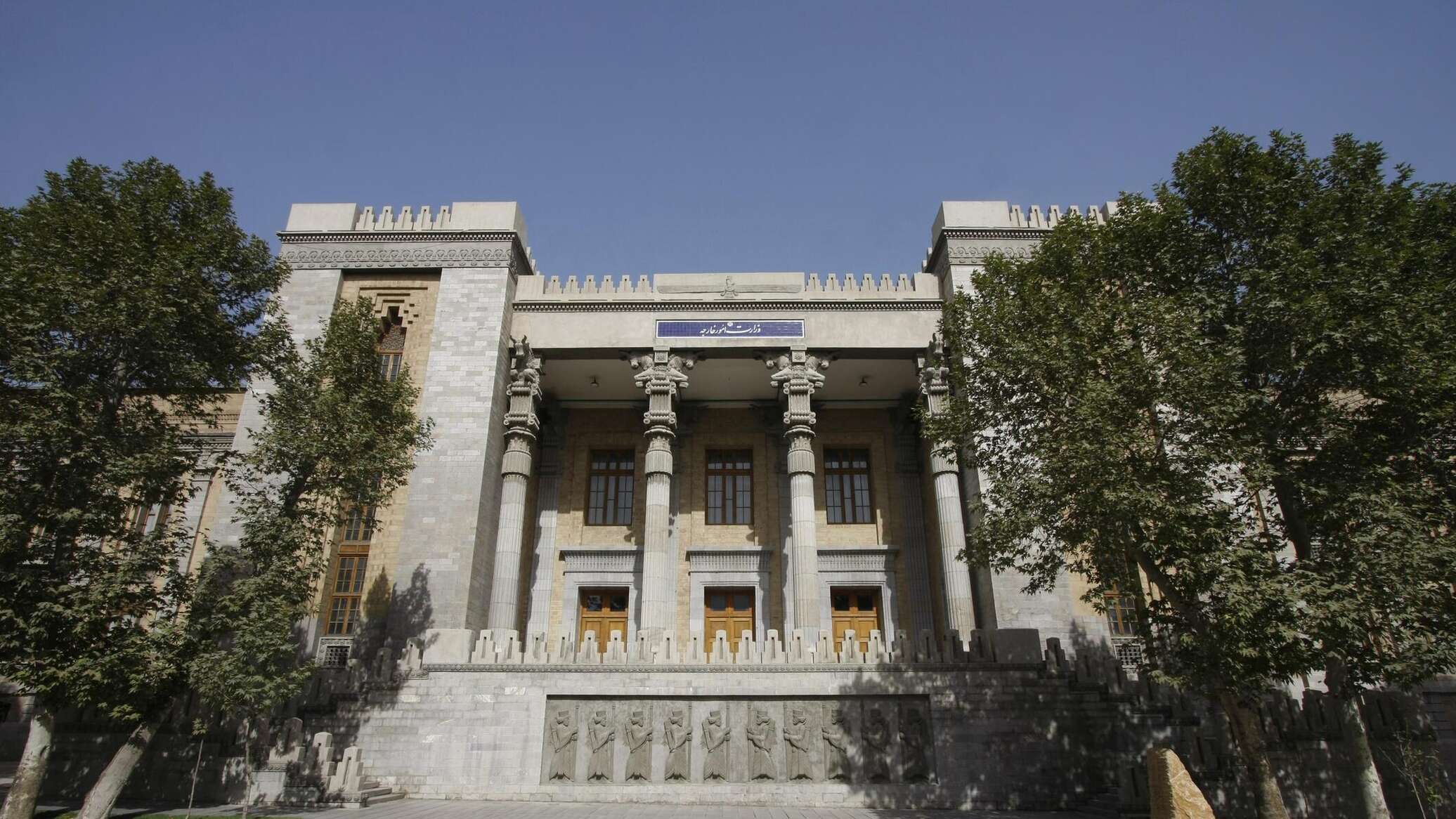 طهران تحتج رسميا على لندن بسبب اعتقالها لمواطنين إيرانيين