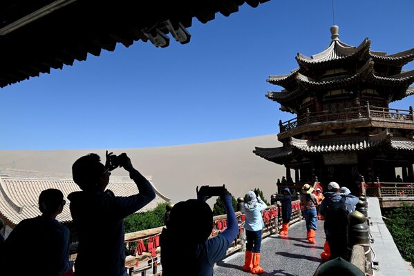 صورة لأحد المباني المعمارية الجميلة في مدينة دونهوانغ الصينية - سبوتنيك عربي