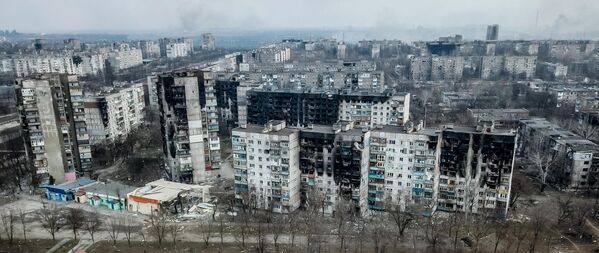 صورة تظهر منازل مدمرة في شارع كوبرين في ماريوبول. - سبوتنيك عربي