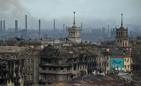 منظر لمدينة ماريوبول باتجاه مصنع أزوفستال للمعادن. - سبوتنيك عربي