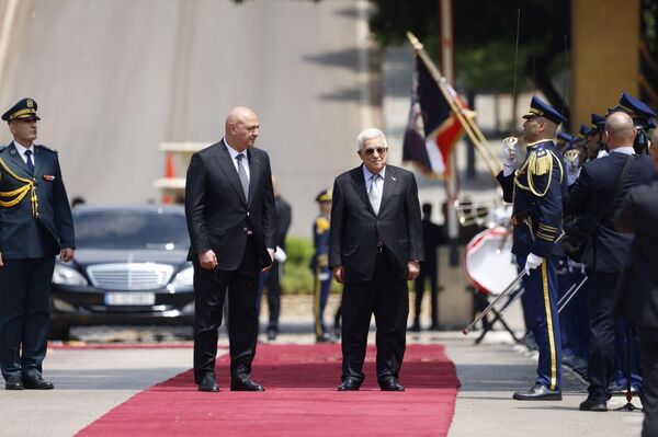 الرئيس اللبناني جوزيف عون والرئيس الفلسطيني محمود عباس  - سبوتنيك عربي