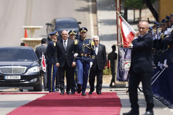 الرئيس اللبناني جوزيف عون والرئيس الفلسطيني محمود عباس  - سبوتنيك عربي