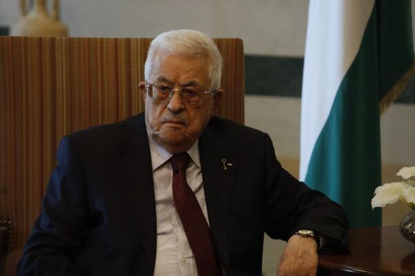 استقبال رئيس مجلس الوزراء اللبناني نواف سلام للرئيس الفلسطيني محمود عباس - سبوتنيك عربي