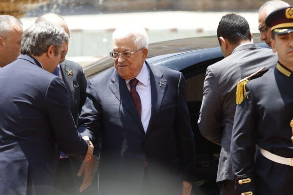 استقبال رئيس مجلس الوزراء اللبناني نواف سلام للرئيس الفلسطيني محمود عباس - سبوتنيك عربي