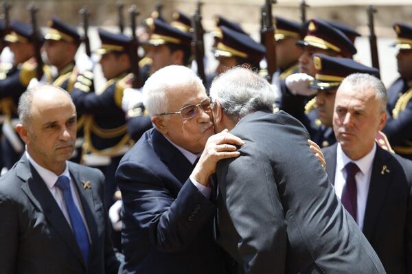 استقبال رئيس مجلس الوزراء اللبناني نواف سلام للرئيس الفلسطيني محمود عباس - سبوتنيك عربي