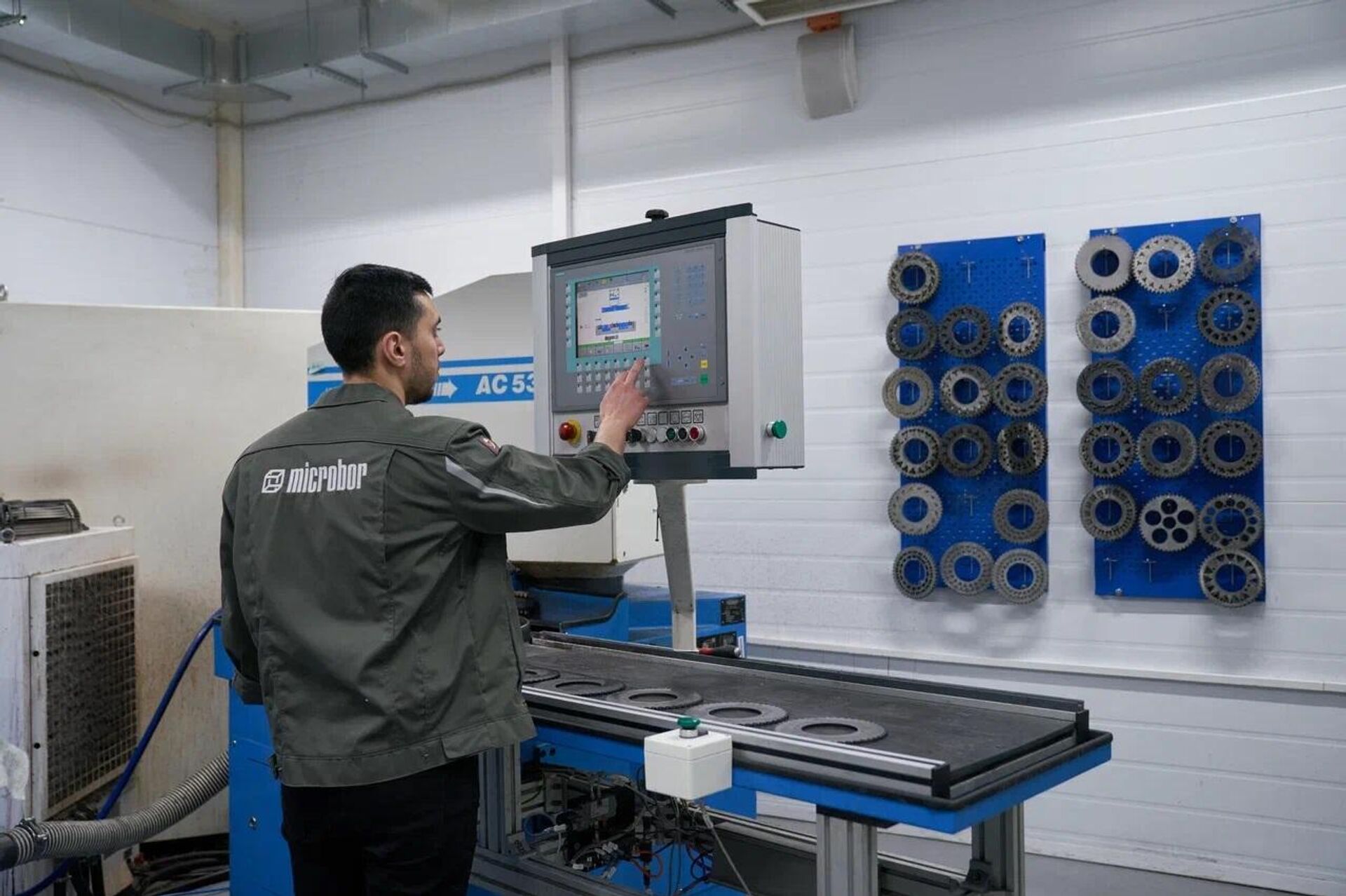 شركة صناعية روسية تتمكن من استبدال التكنولوجيا الغربية باستخدام الهندسة العكسية   - سبوتنيك عربي, 1920, 22.05.2025