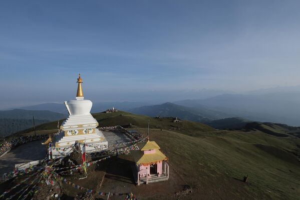 منظر عام لمنطقة سايلونغ الواقعة على الحدود بين مقاطعتي دولاخا وراميشاب، حيث تمتد التلال الصغيرة المتدحرجة على مساحة واسعة. تقع معظم هذه المنطقة في دولاخا، وسُميت سايلونغ نسبة إلى نحو مئة تلة صغيرة تغطي المنطقة. - سبوتنيك عربي