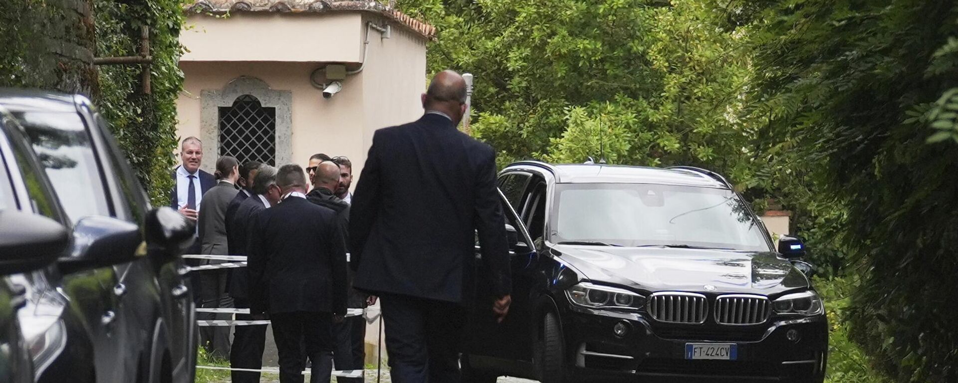 وصول الوفود إلى السفارة العمانية في العاصمة الإيطالية روما، بعد اجتماع مغلق بين الوفدين الإيراني والأمريكي لمناقشة البرنامج النووي الإيراني، 23 مايو/ أيار 2025 - سبوتنيك عربي, 1920, 23.05.2025