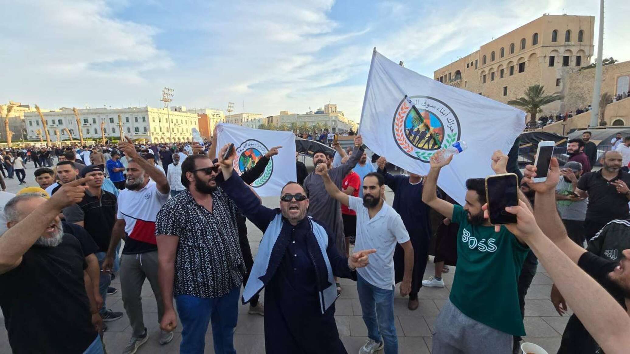 مظاهرات حاشدة في العاصمة الليبية طرابلس تطالب بإسقاط حكومة الوحدة الوطنية... صور