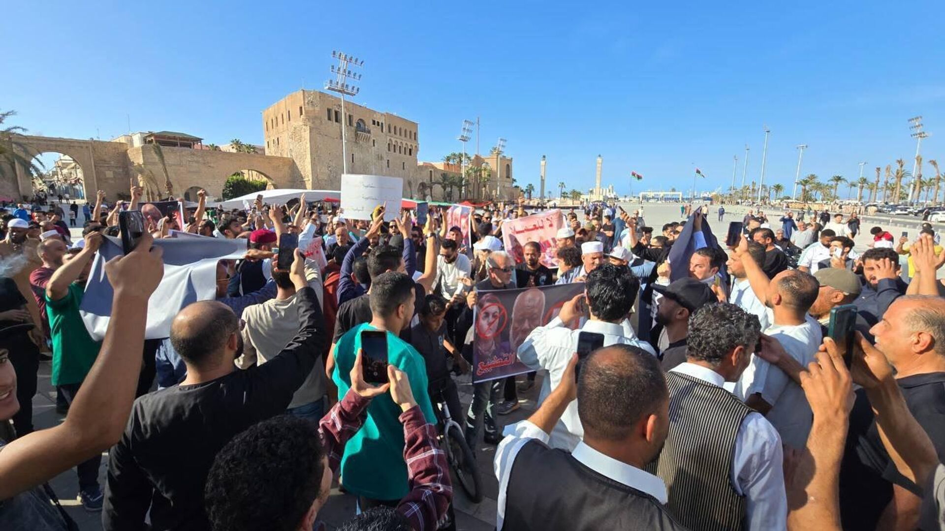 مظاهرات حاشدة في طرابلس تطالب بإسقاط حكومة الوحدة الوطنية - سبوتنيك عربي, 1920, 23.05.2025