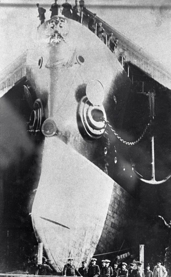 الطراد البحري الروسي "أورورا" قبل الانطلاق - سبوتنيك عربي