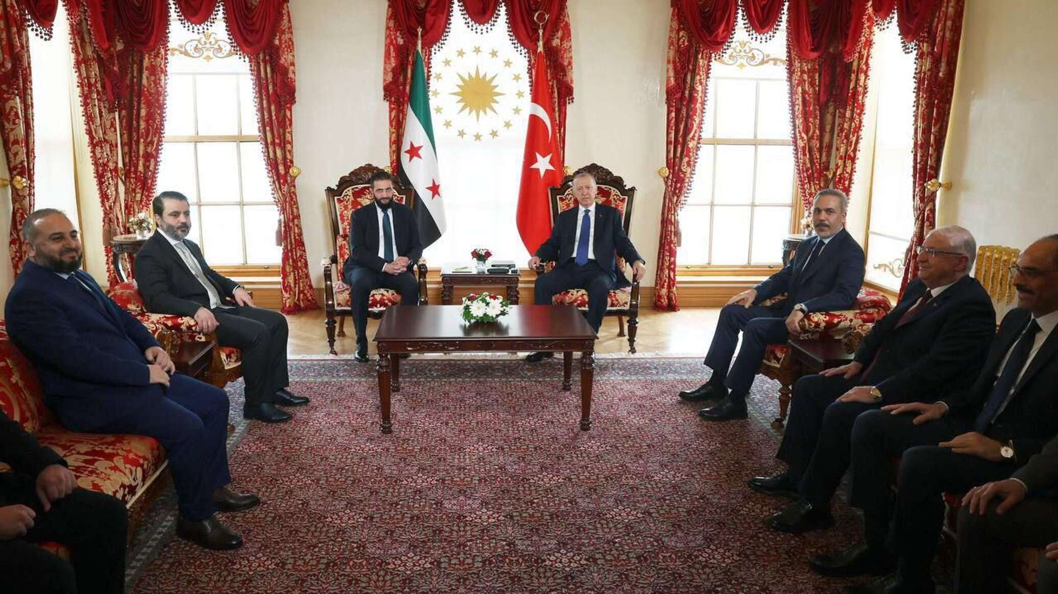 في زيارة غير معلنة... أردوغان يستقبل الشرع في إسطنبول